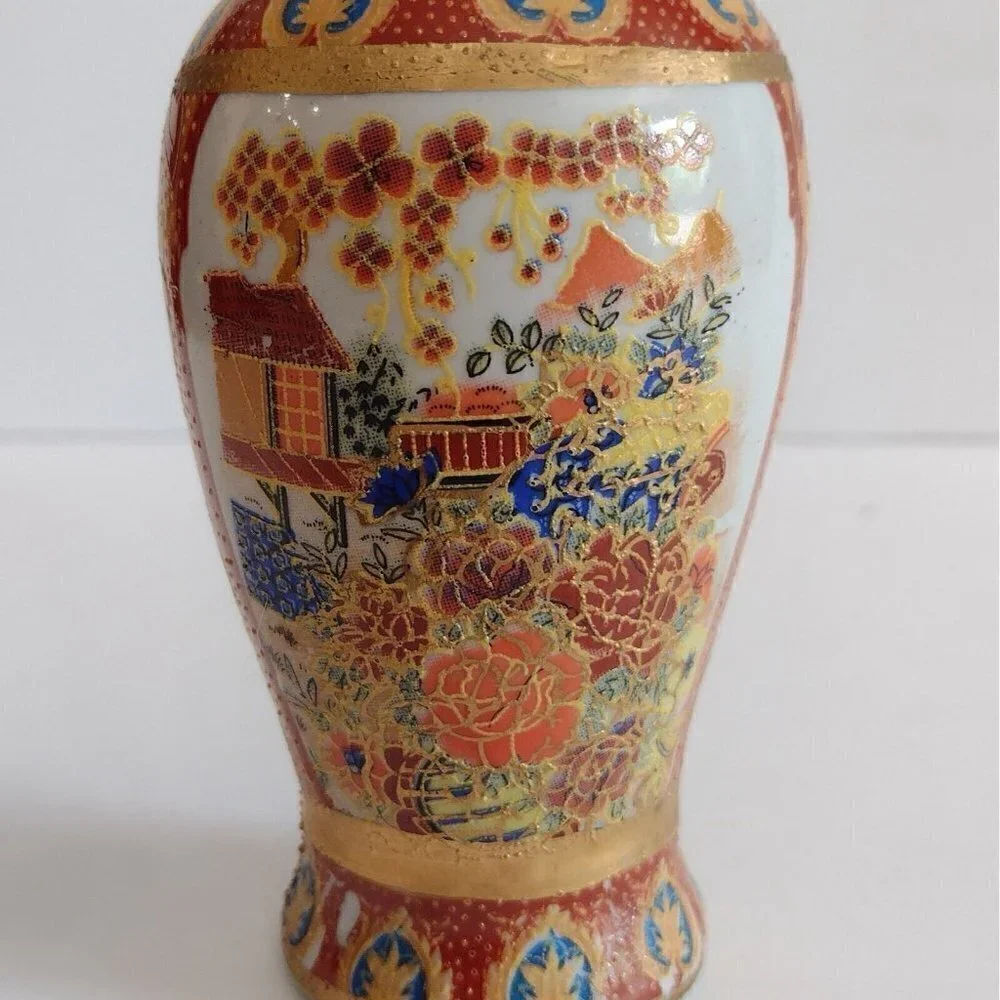 Vintage Antique Chinese Porcelain Gold Gilded Ornate Bud Vase Urn Marked